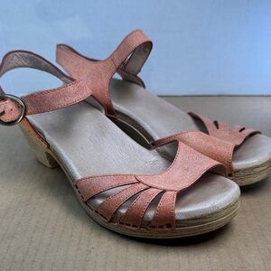 Dansko Marlow Leather Strappy Back Sandals in Shiny Coral eu 38
